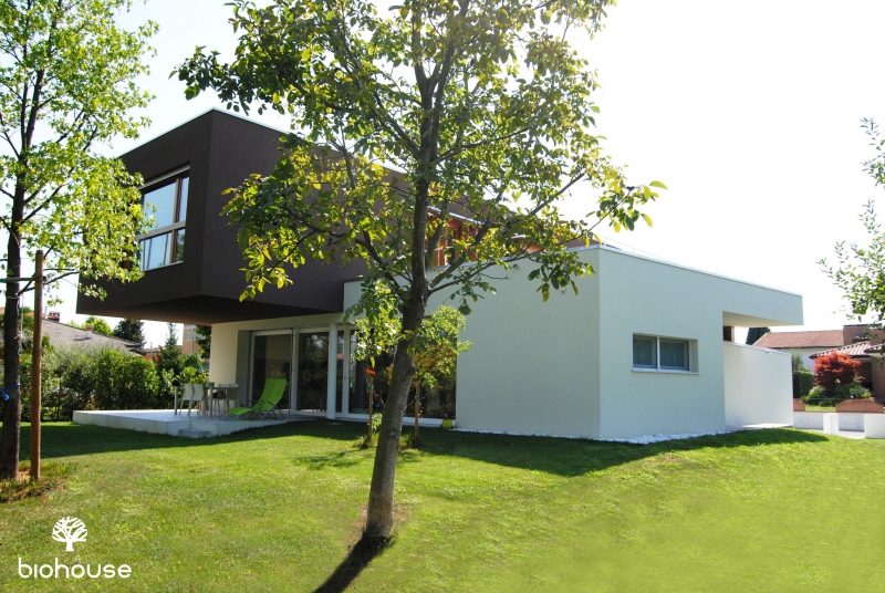 Nuova costruzione in legno a Rovellasca