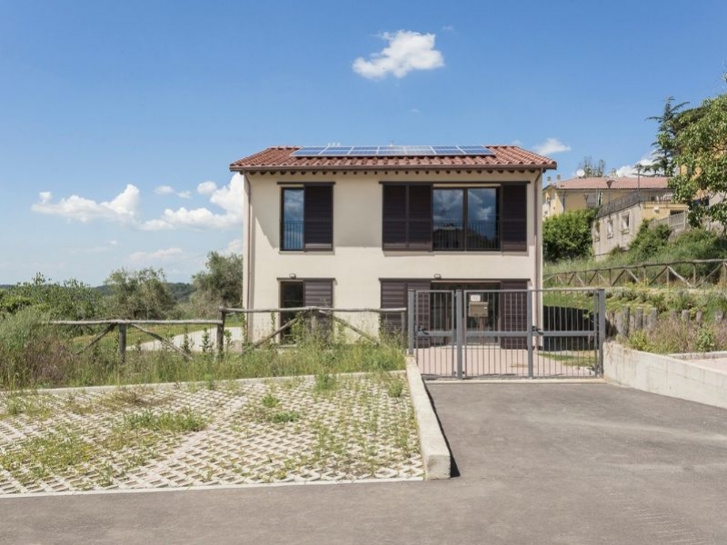 Nuova costruzione in legno e paglia